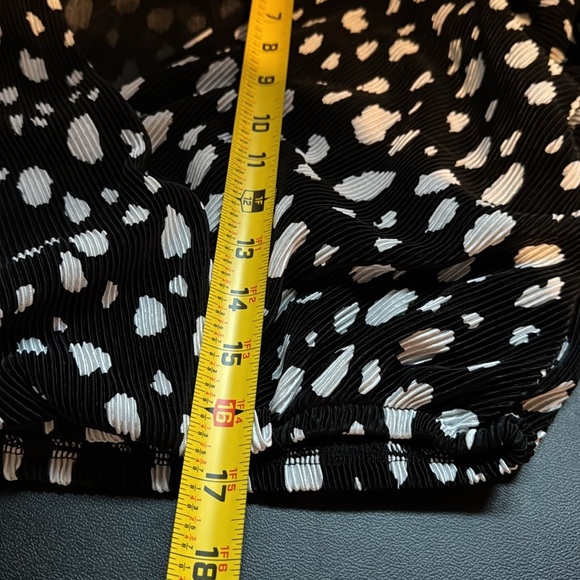 ASTR Wrap Blouse Womens XS Dalmatian Print Ribbed Cropped Mobwife Modern Chic - Picture 10 of 10